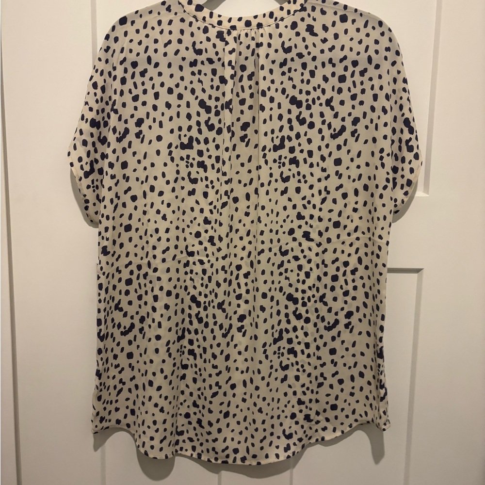 CAbi Meow Top 4343 Size Medium Cream and Purple Patterned Blouse - Picture 5 of 6